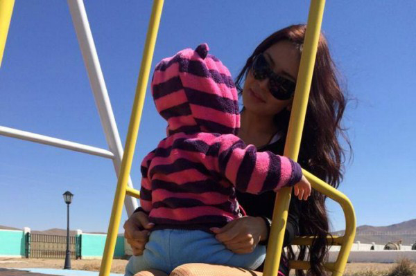 Хөөрхөн ээж Анугийн шинэхэн зургийн цомгоос